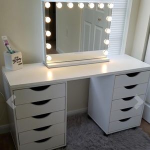 Hollywood mirror with Bluetooth